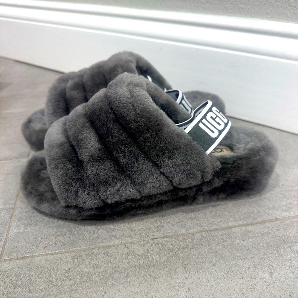 UGG with Fluff Yeah Slide Charcoal size 7